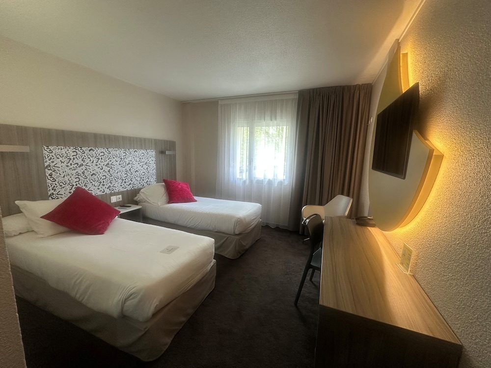 Habitación Estándar - 2 camas individuales del hotel Ibis Styles Lyon Gorge de Loup Saphir. Foto 1