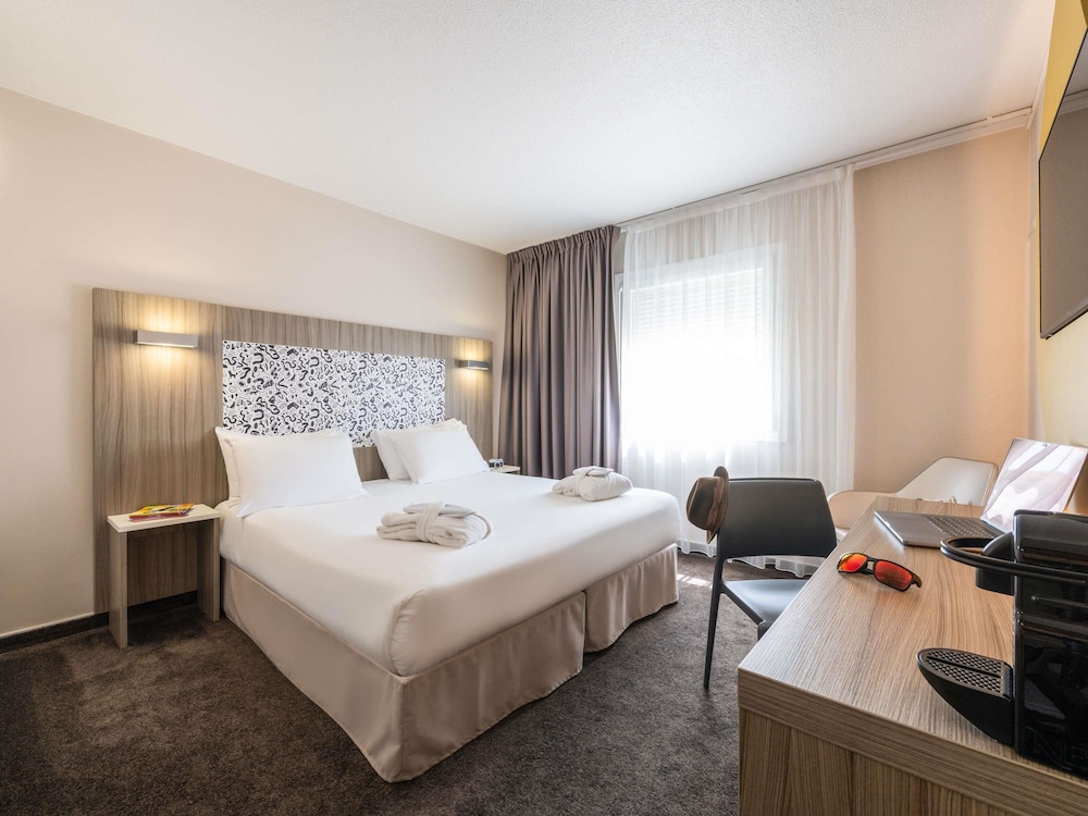 Habitación Confort - 1 cama doble del hotel Ibis Styles Lyon Gorge de Loup Saphir. Foto 5