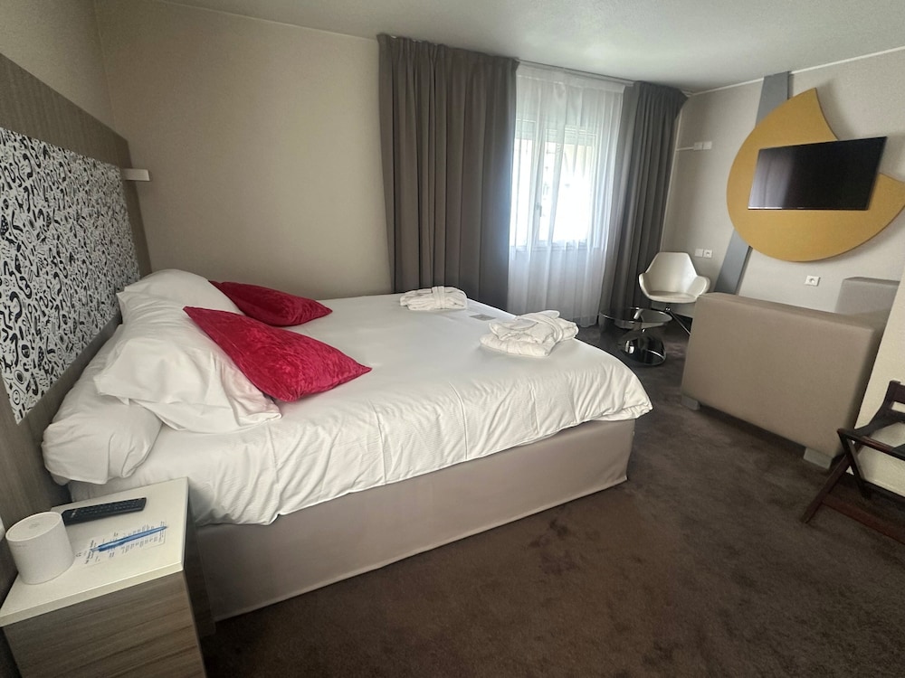 Habitación Confort - 1 cama doble y 1 sofá - cama del hotel Ibis Styles Lyon Gorge de Loup Saphir. Foto 2