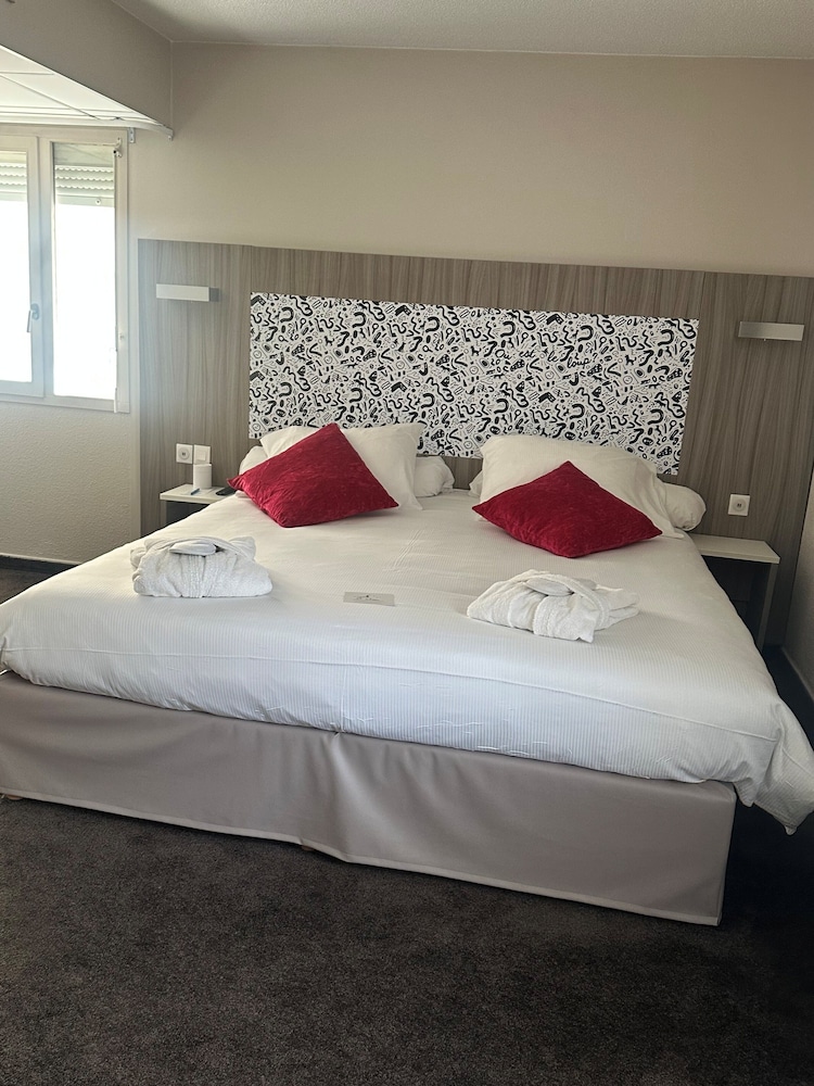 Habitación Confort - 1 cama doble y 1 sofá - cama del hotel Ibis Styles Lyon Gorge de Loup Saphir. Foto 3