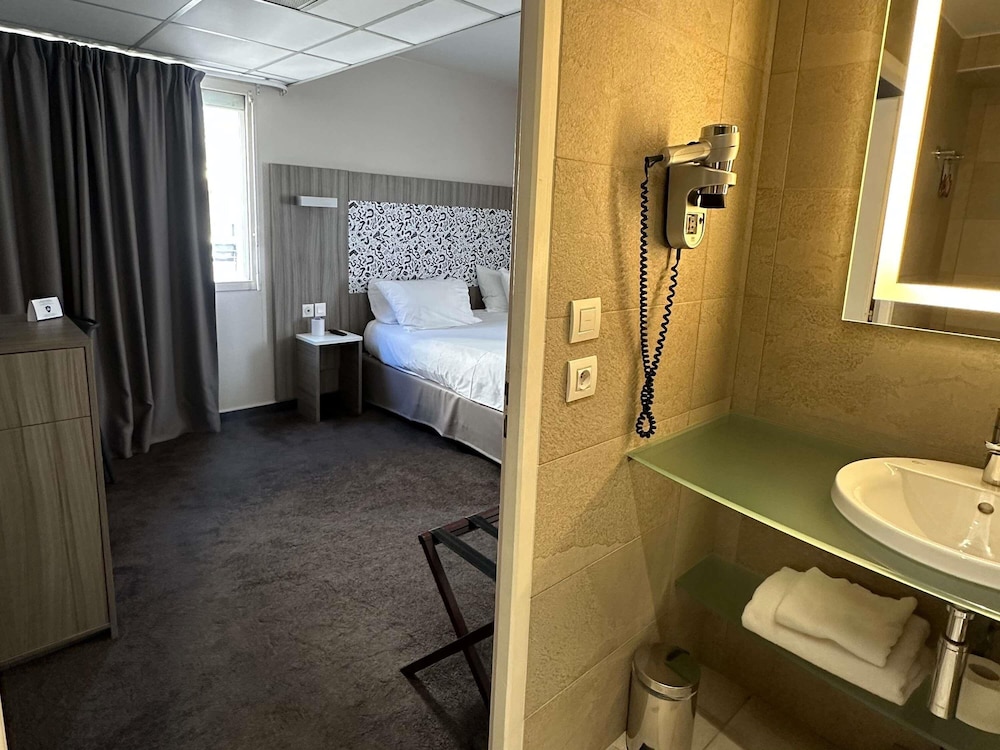 Habitación Confort - 1 cama doble y 1 sofá - cama del hotel Ibis Styles Lyon Gorge de Loup Saphir. Foto 6