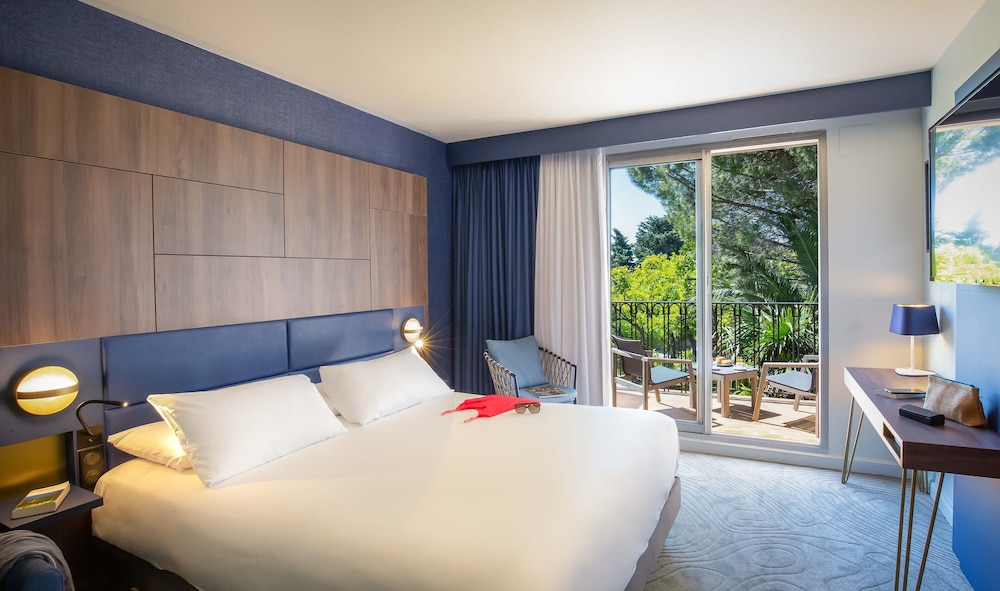 Privilege, Habitación, 1 cama doble, patio, vistas al jardín del hotel Mercure Marseille Centre Bompard La Corniche. Foto 1