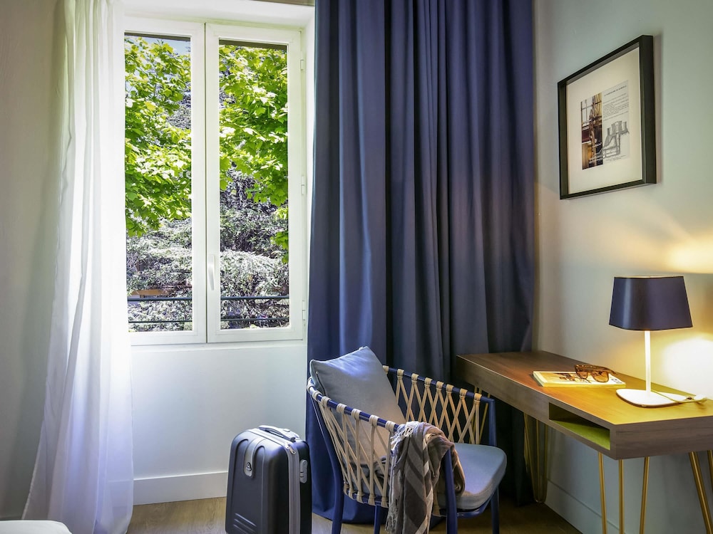 Suite junior, 1 cama doble, vistas al jardín del hotel Mercure Marseille Centre Bompard La Corniche. Foto 1