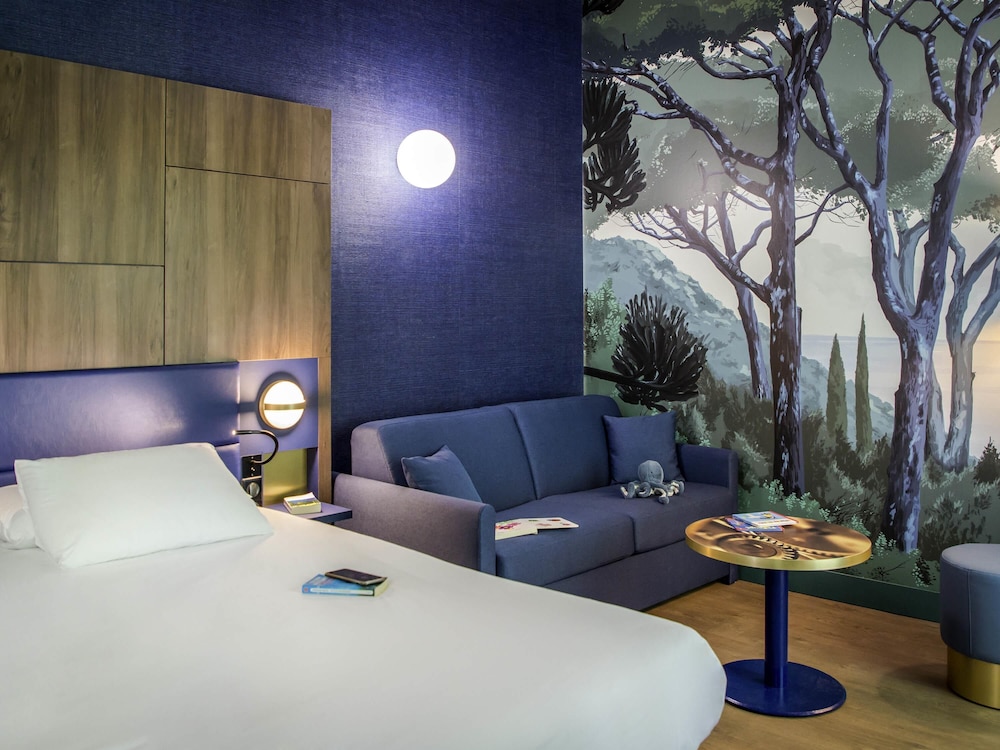 Suite junior, 1 cama doble, vistas al jardín del hotel Mercure Marseille Centre Bompard La Corniche. Foto 4