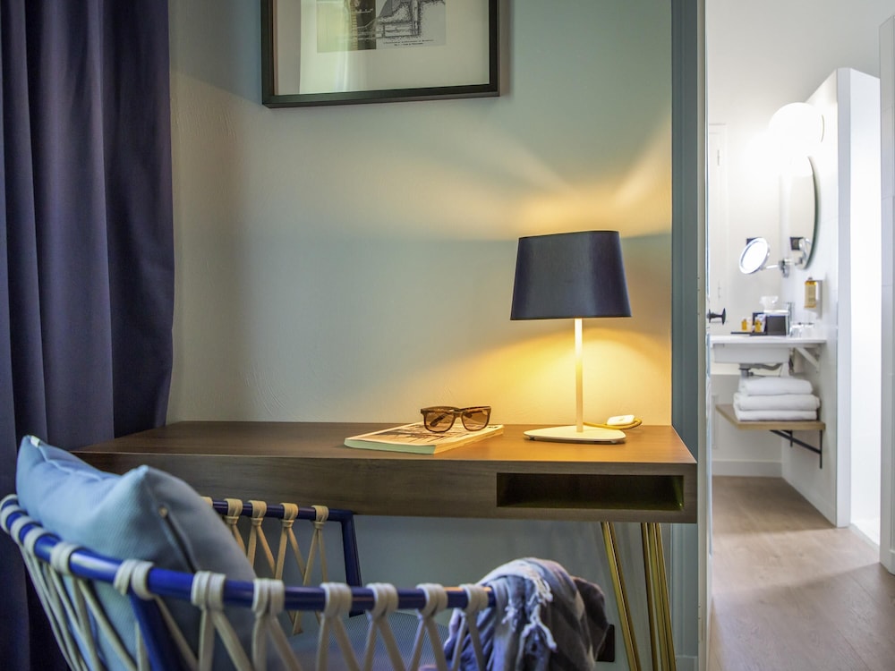 Suite junior, 1 cama doble, vistas al jardín del hotel Mercure Marseille Centre Bompard La Corniche. Foto 6