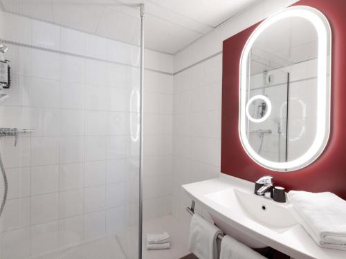 Habitación Doble Estándar - 2 camas del hotel ibis Paris Grands Boulevards Opéra 9e. Foto 1