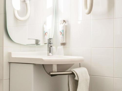 Habitación Doble Estándar del hotel ibis Paris Grands Boulevards Opéra 9e. Foto 1
