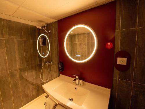 Habitación Doble Confort del hotel ibis Paris Grands Boulevards Opéra 9e. Foto 2