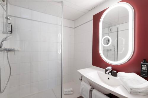 Habitación Estándar con 1 cama individual del hotel ibis Paris Grands Boulevards Opéra 9e. Foto 3