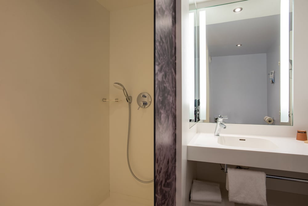 Habitación clásica doble, 1 cama doble del hotel Hotel Mercure Marsella Centro Viejo Puerto. Foto 7
