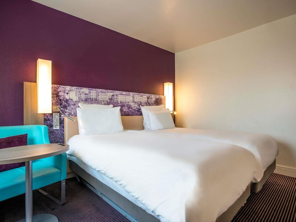 Habitación clásica con 2 camas individuales, 2 camas individuales del hotel Hotel Mercure Marsella Centro Viejo Puerto. Foto 4