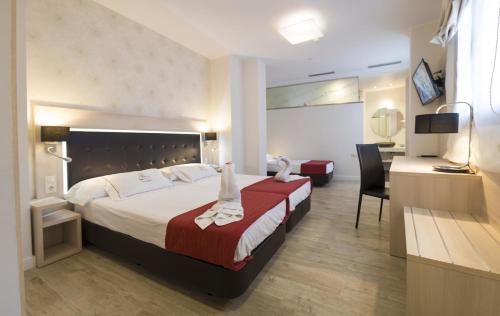 Habitación Triple del hotel El Mudayyan