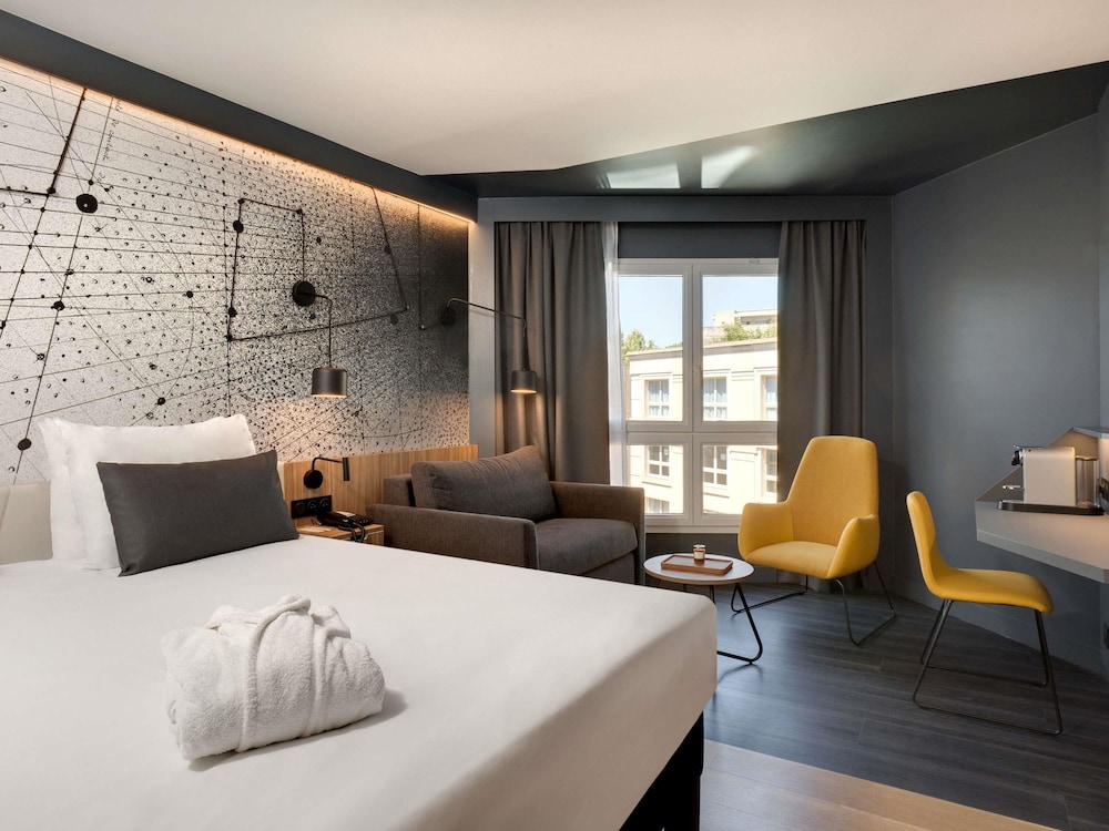 Habitación Privilege para no fumadores con cama doble y sofá - cama del hotel Mercure Montpellier Centre Antigone