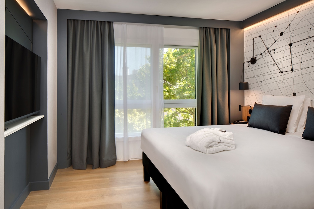 Suite Privilege para no fumadores con cama doble y sofá - cama del hotel Mercure Montpellier Centre Antigone. Foto 2