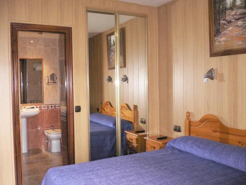 Habitación Doble Económica del hotel Doña Blanca. Foto 8
