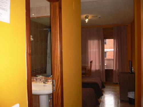 Habitación Doble Económica - 2 camas del hotel Doña Blanca. Foto 8