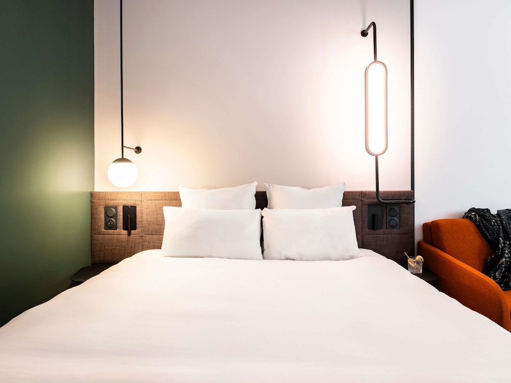 Habitación Estándar con 1 cama doble y un sofá - cama doble del hotel Novotel Atria Nimes Centre. Foto 5