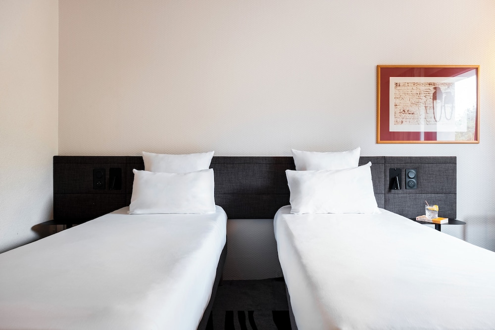 Habitación estándar con 2 camas individuales del hotel Novotel Atria Nimes Centre. Foto 8