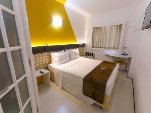 HABITACIÓN ESTÁNDAR ADAPTADA CON 1 CAMA DOBLE del hotel Ibis Budget Salvador. Foto 1
