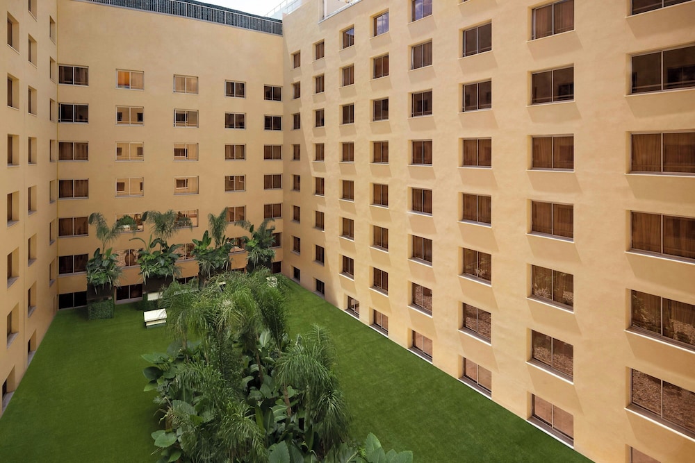 Habitación clásica, 2 camas individuales, vistas al patio del hotel Le Meridien Nice. Foto 3