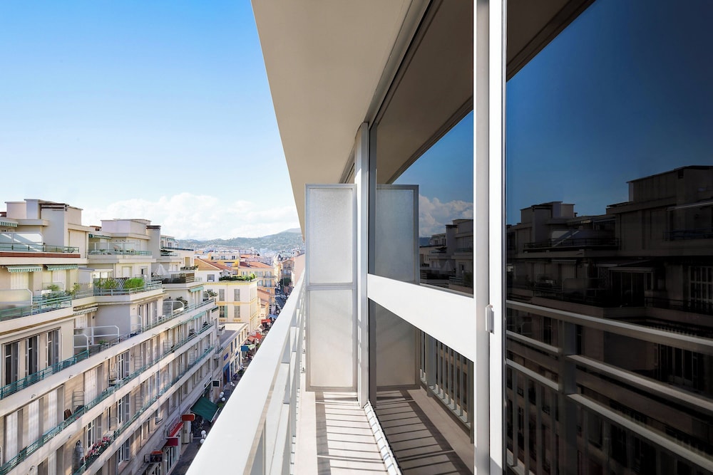 Habitación Deluxe, 2 camas individuales, vistas a la ciudad (Balcony) del hotel Le Meridien Nice. Foto 4