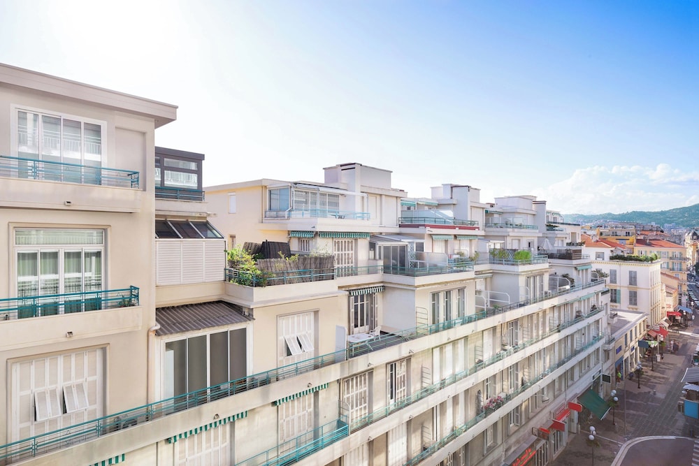 Habitación Deluxe, 2 camas individuales, vistas a la ciudad (Balcony) del hotel Le Meridien Nice. Foto 9
