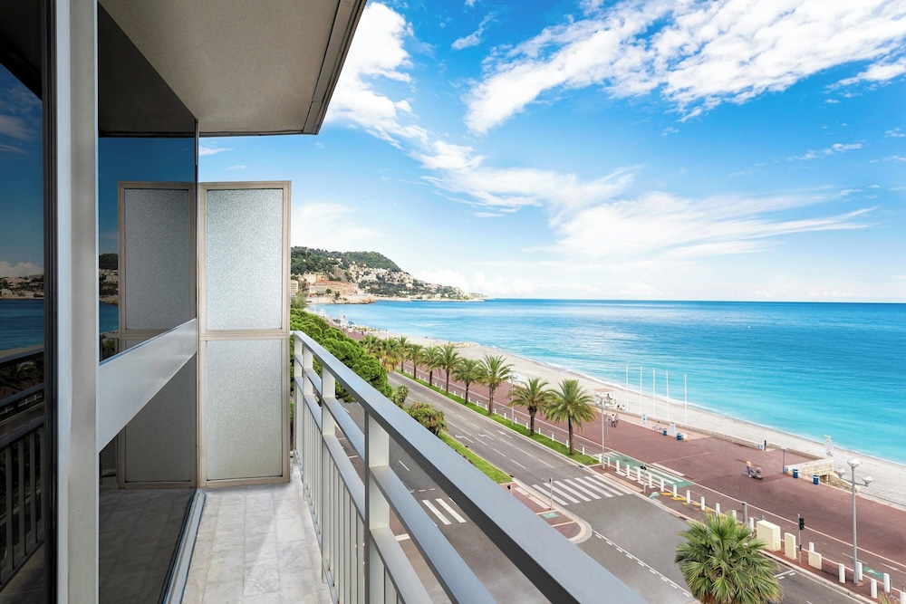 Habitación Deluxe, 1 cama de matrimonio grande, vistas al mar (Balcony) del hotel Le Meridien Nice. Foto 2