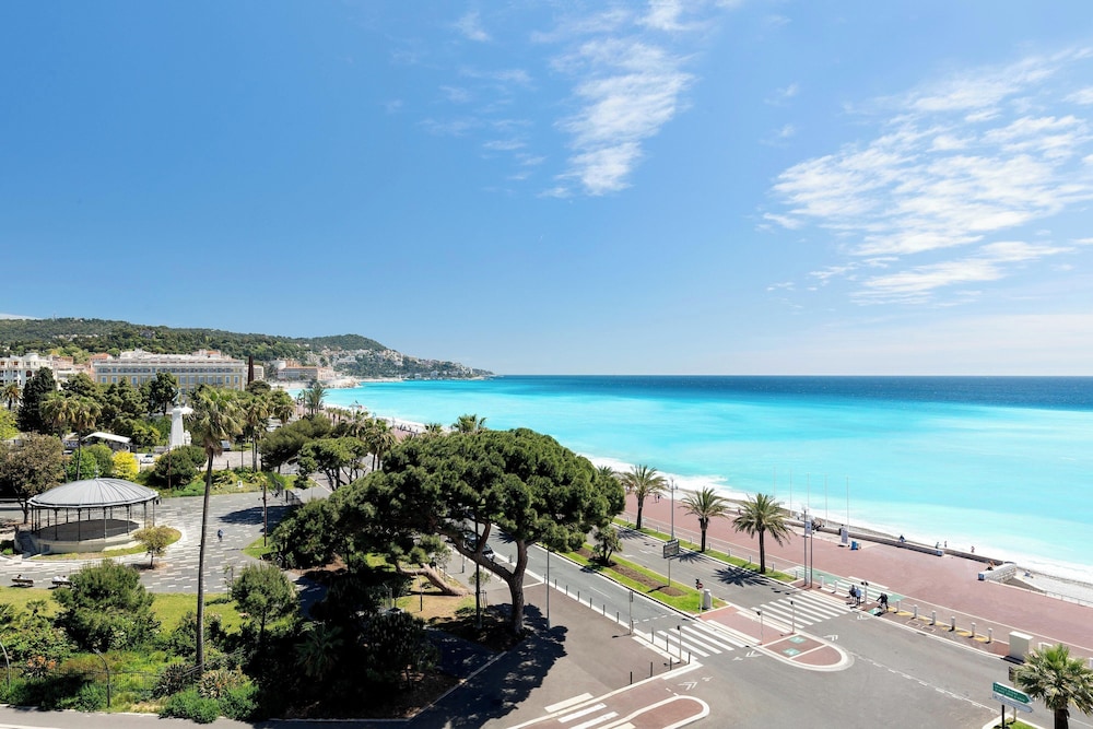 Suite junior, 1 cama de matrimonio grande, vistas al mar (Terrace) del hotel Le Meridien Nice. Foto 6