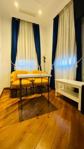Suite Junior del hotel Paris. Foto 3