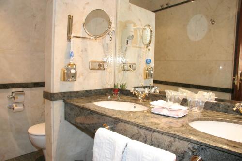 Suite Junior del hotel Paris. Foto 6