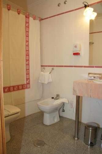 Habitación Doble Estándar del hotel Paris. Foto 1