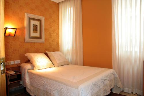 Habitación Doble Estándar del hotel Paris. Foto 3