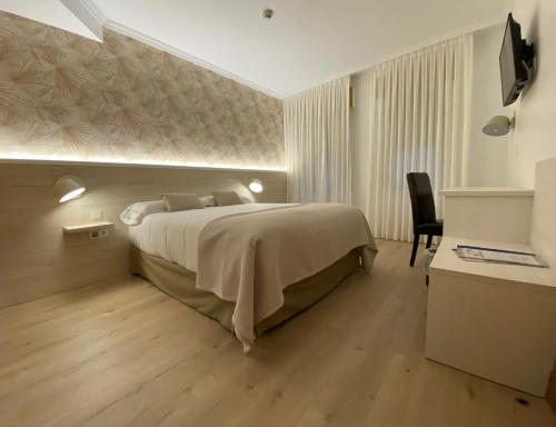 Habitación Familiar Estándar del hotel Paris. Foto 1