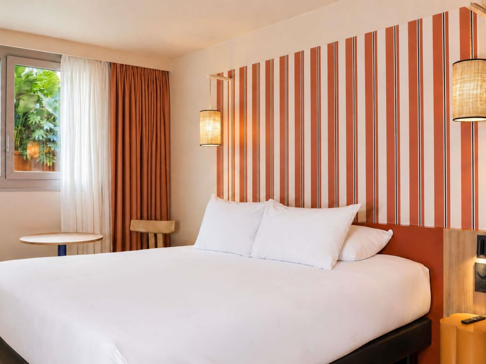 Habitación Classic con vistas al patio y cama doble del hotel Mercure Nice Promenade Des Anglais. Foto 4