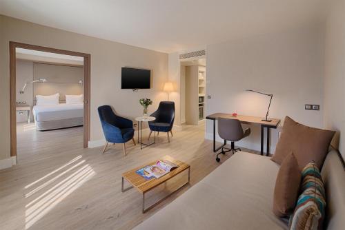 Habitación Suite Familiar del hotel Nh Nice. Foto 4