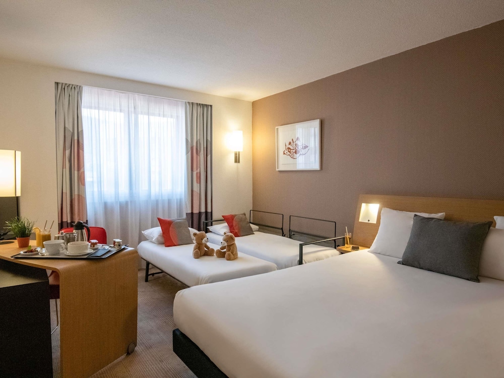 Habitación Superior con cama doble y 2 individuales del hotel Novotel Nice Centre Vieux Nice
