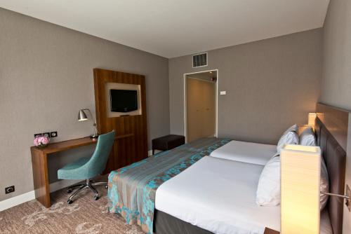 Habitación Doble Estándar - 2 camas - Planta superior del hotel Holiday Inn Nice, An Ihg. Foto 1