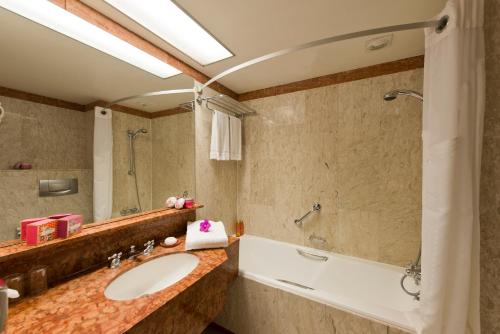 Habitación Doble Estándar - 2 camas - No fumadores del hotel Holiday Inn Nice, An Ihg. Foto 2