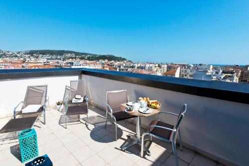 Suite con cama extragrande - No fumadores del hotel Holiday Inn Nice, An Ihg