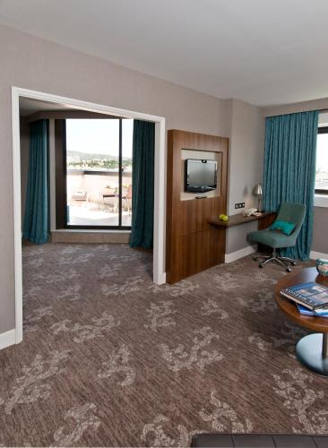 Suite con cama extragrande - No fumadores del hotel Holiday Inn Nice, An Ihg. Foto 3
