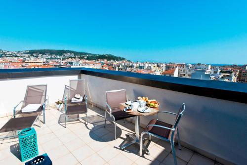 Suite con cama extragrande - No fumadores del hotel Holiday Inn Nice, An Ihg. Foto 4