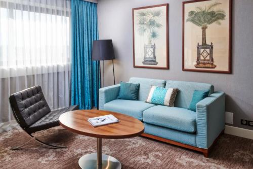 Suite con cama extragrande - No fumadores del hotel Holiday Inn Nice, An Ihg. Foto 7