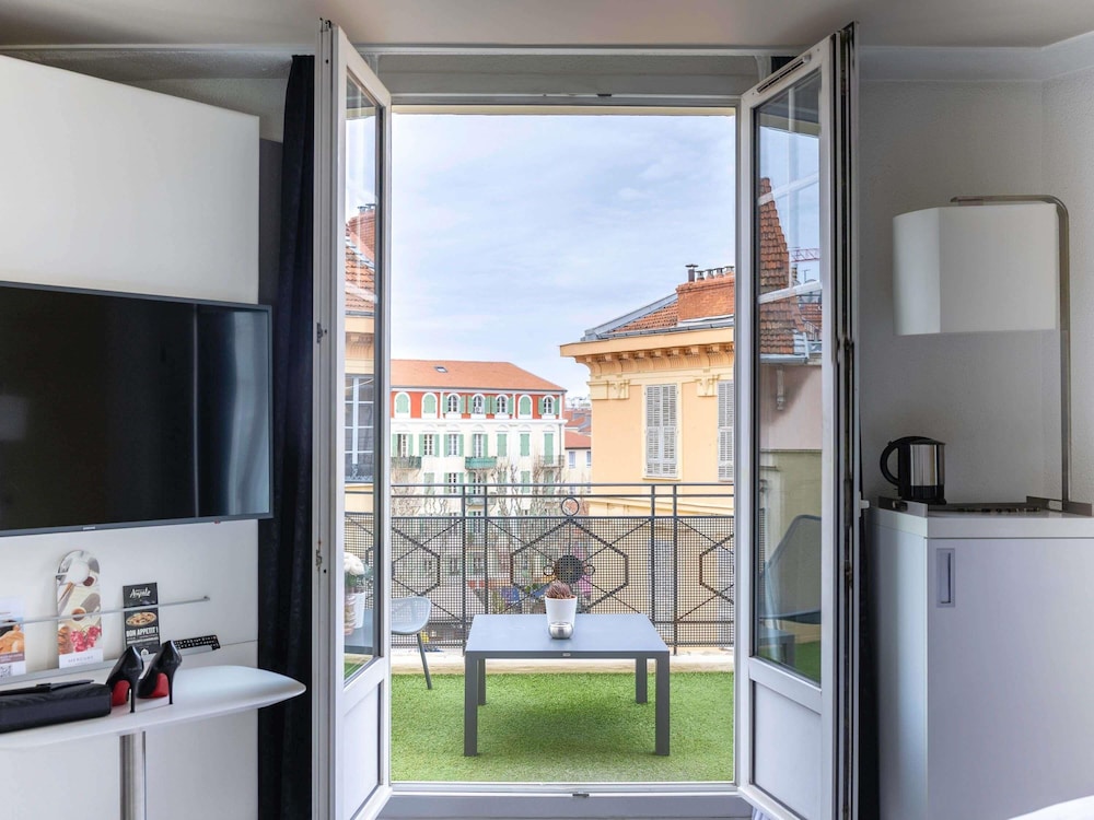 Habitación superior, 1 cama doble, terraza del hotel Mercure Nice Centre Grimaldi. Foto 2