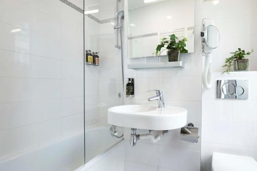 Habitación Doble Superior - 2 camas del hotel Des Arts Paris Montmartre. Foto 2