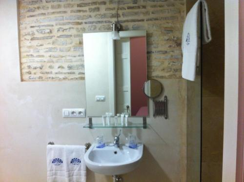 Habitación Individual en la planta baja del hotel Casa De Colón. Foto 1