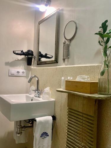 Habitación Doble Estándar - Planta baja del hotel Casa De Colón