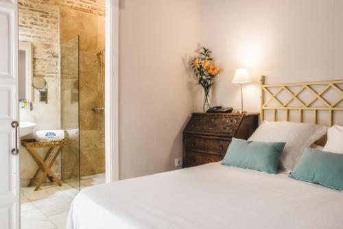 Habitación Doble Estándar - Planta baja del hotel Casa De Colón. Foto 3