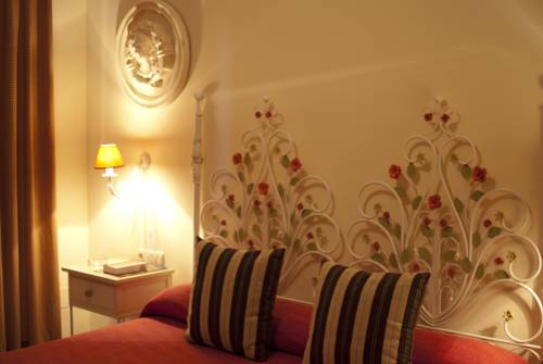 Habitación triple del hotel Basic Doña Manuela. Foto 1