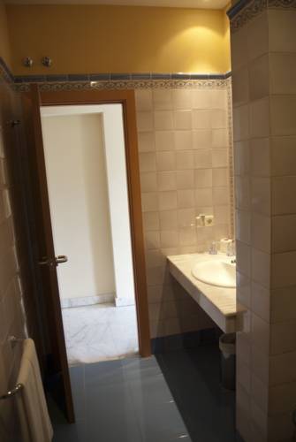 Habitación doble del hotel Basic Doña Manuela. Foto 1