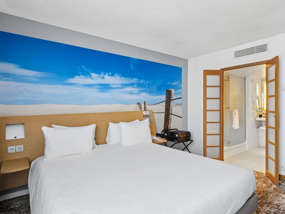 Suite, 1 cama doble con sofá cama del hotel Novotel Paris Est